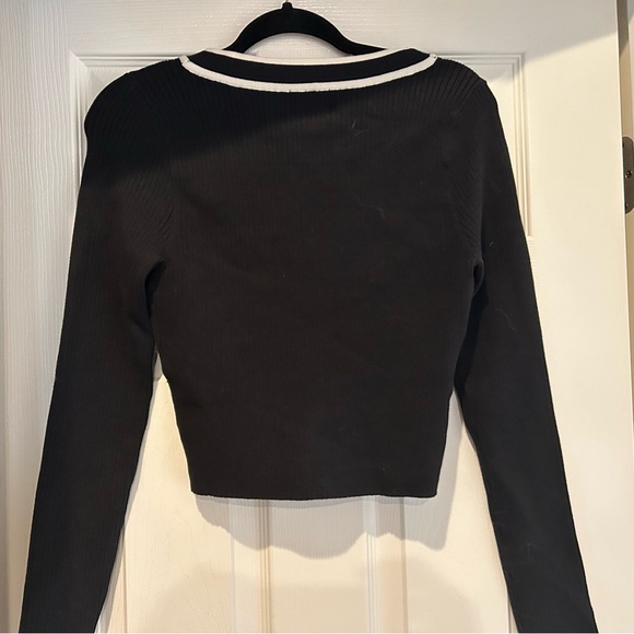 Urban outfitters sweater, Size L, NWT, black with cream trim - Picture 5 of 5
